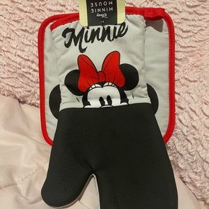 Disney Minnie Mouse Oven Mitt Set BRAND NEW